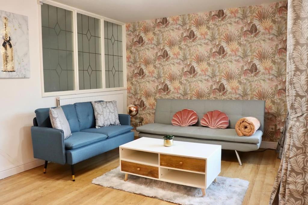 Lovely Staycation With Family Free Parking & Wifi Leeds  Exterior foto
