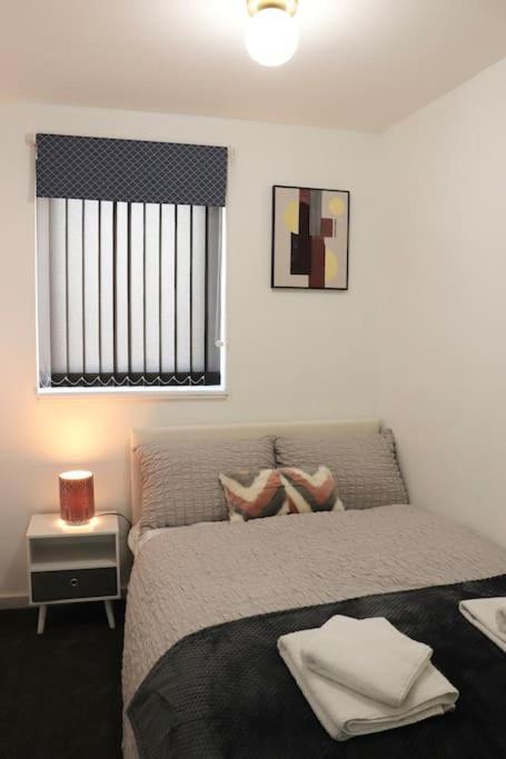 Lovely Staycation With Family Free Parking & Wifi Leeds  Exterior foto
