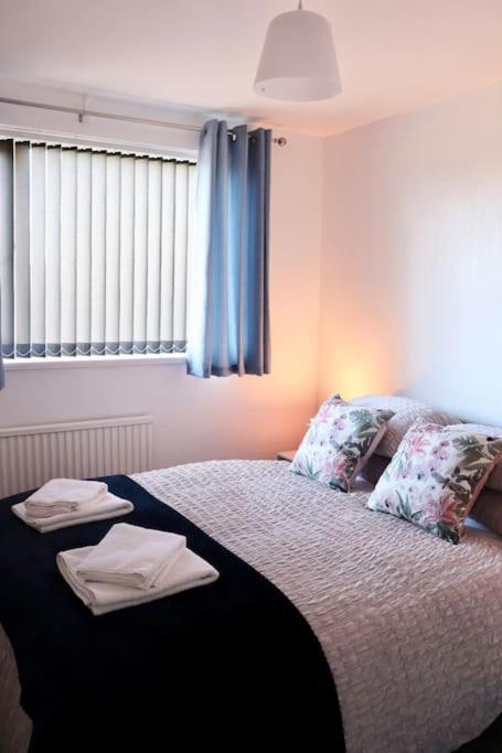 Lovely Staycation With Family Free Parking & Wifi Leeds  Exterior foto